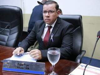 Pedro Pepa na sessão do dia 19 de agosto; reconduzido pelo TJ, ele reassumiu hoje cadeira na Câmara (Foto: Divulgação)