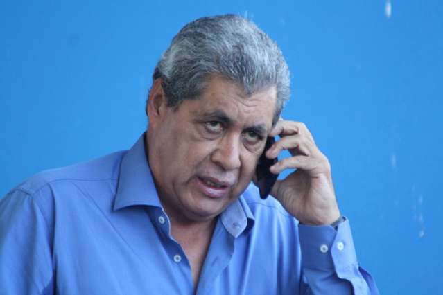 Andr&eacute; vai a Nova Iorque antes de decidir sobre ren&uacute;ncia e elei&ccedil;&atilde;o