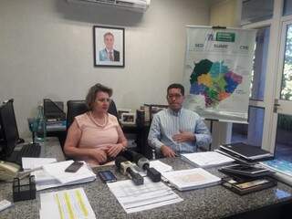 Secretária estadual de educação Maria Cecília Amendola e secretário adjunto Edio Castro, durante coletiva de imprensa (Foto: Izabela Sanchez)