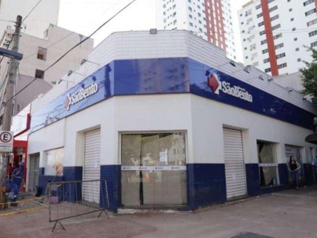 S&atilde;o Bento vende pr&eacute;dio, mas dinheiro &eacute; retido e ex-funcion&aacute;rios n&atilde;o recebem