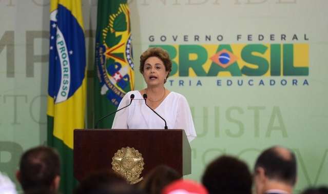 Defesa de Dilma contra impeachment ser&aacute; entregue  nesta 2&ordf; feira