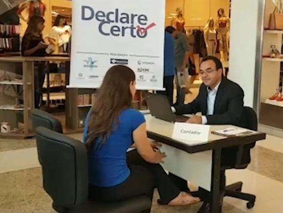 Plant&atilde;o em shopping tira d&uacute;vidas sobre declara&ccedil;&atilde;o do Imposto de Renda