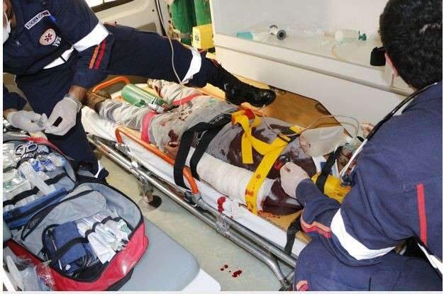 Jovem fica em estado grave ao ser alvejado por dupla em moto