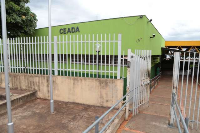 Pais de alunos surdos reclamam de fechamento de centro especializado