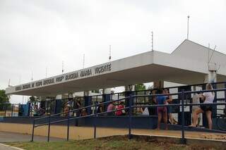 Escola municipal em período integral no Bairro Rita Vieira (Foto: Marcos Ermínio)