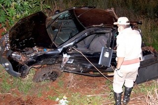 Causado por ultrapassagem, acidente entre picape e caminhão deixa 2 feridos Causado por ultrapassagem, acidente entre picape e caminhão deixa 2 feridos