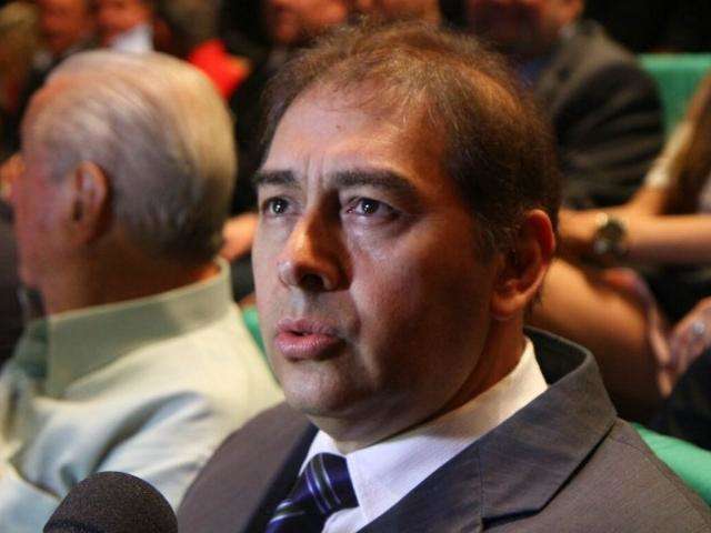 Vaiado pela plateia, Bernal anuncia que deixar&aacute; R$ 252 milh&otilde;es em caixa