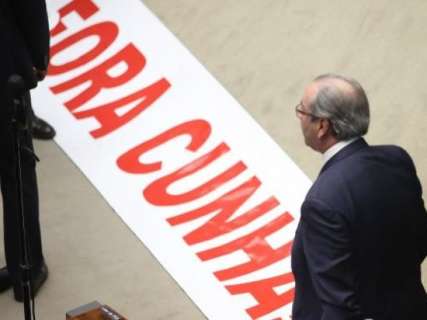 Com 450 votos, deputado federal Eduardo Cunha é cassado pela Câmara