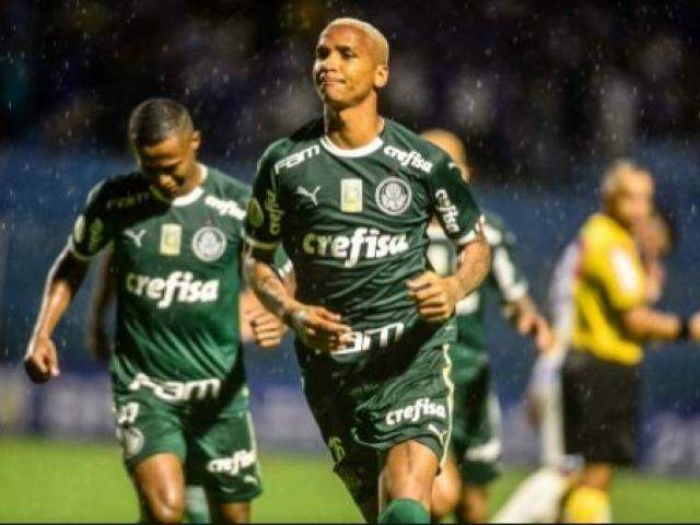 Palmeiras supera forte chuva para vencer Avaí por 2 a 1 fora de casa