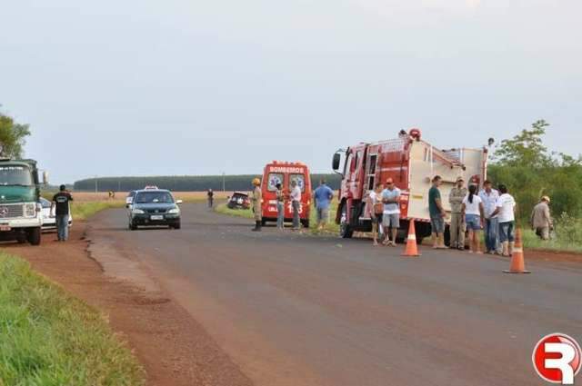 Casal morre na colisão de motocicleta com Voyage na MS-162