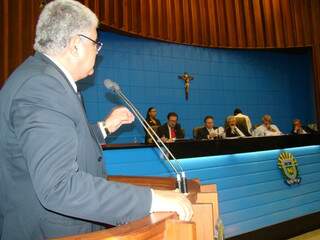 Secretário de Habitação, Carlos Marun, fala em seminário sobre o Orçamento da União.