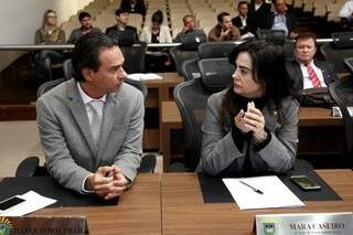 Marquinhos Trad, autor do projeto, ao lado da deputada Mara Caseiro, durante sessão na Assembleia (Foto: Assessoria/ALMS)