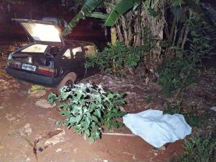 Motorista bate em porteira &eacute; lan&ccedil;ado de ve&iacute;culo ap&oacute;s capotagem e morre