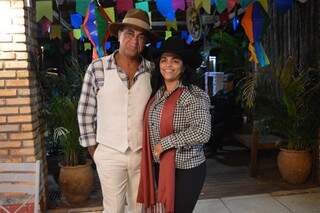 José Alves e Márcia, sua esposa. (Foto: Thaís Pimenta)