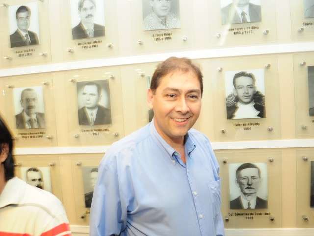 Prefeito recua e diz que tentar&aacute; manter C&acirc;mara na atual sede