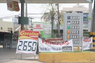 Com concorrência forte gasolina é vendida a R$ 2,65 na Capital. (Foto: Marcos Ermínio)  