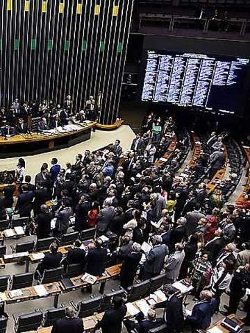 C&acirc;mara aprova restri&ccedil;&atilde;o para acesso a recursos do fundo partid&aacute;rio
