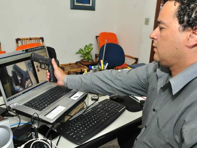  Jovem nega que vendia imita&ccedil;&atilde;o de arma e diz que foi mal entendido