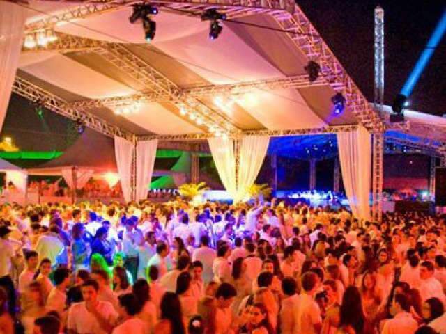 Festa que come&ccedil;ou com 800 pessoas, Noite do Branco espera 4 mil este ano