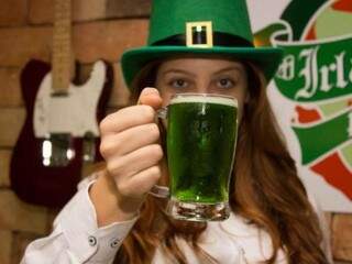 No O Irlandês Pub, no dia 17 a noite será regada a chope verde.