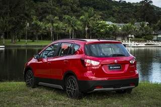 Suzuki começa a vender o Crossover S-Cross no Brasil