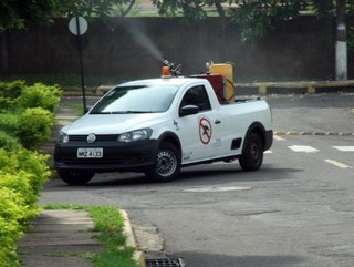 Veículo com borrifador de UBV  (Foto: Divulgação)