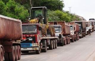 Fila já atingiu o número de 800 caminhões e carretas na esperaFoto: Sylma de Lima/Capital do Pantanal