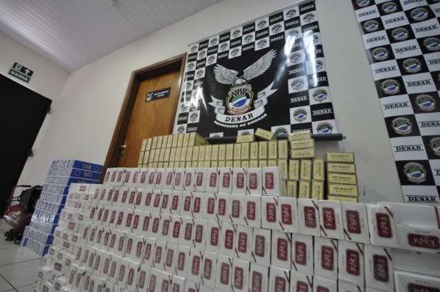 Den&uacute;ncia leva pol&iacute;cia a contrabandistas com 150 mil carteiras de cigarro