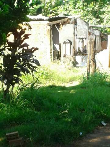 Terreno baldio atrai usu&aacute;rios de drogas e preocupa moradores da Vila Planalto