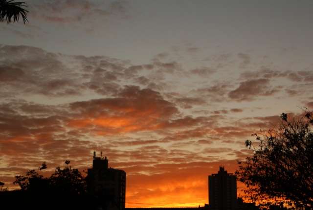 C&eacute;u amanhece com nuvens e quinta-feira pode ser chuvosa em Campo Grande