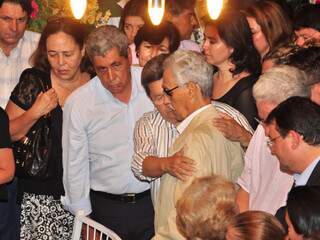 Governador comparece a velório para dar apoio ao ex-governador Wilson Barbosa Martins. (Foto: João Garrigó)