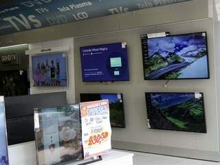 No Centro de Campo Grande, os televisores de 43 e 50 polegadas são os mais procurados. (Foto: Saul Schramm)