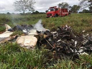 Bombeiros estiveram no local do acidente (Foto: Alisson Silva/Edição MS )