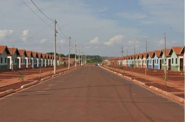 Conjunto habitacional de Dourados recebe redes de &aacute;gua e de esgoto