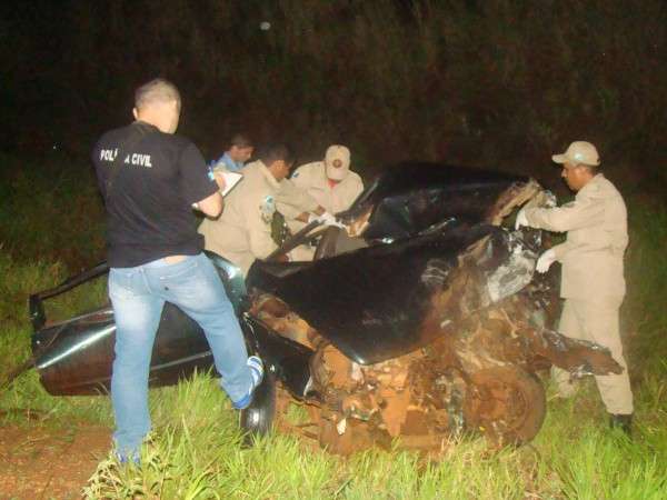 Rapaz morre em acidente envolvendo caminh&atilde;o