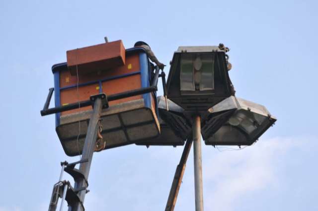 Lumin&aacute;rias da Afonso Pena come&ccedil;am a receber l&acirc;mpadas de LED