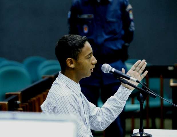 Fam&iacute;lia protesta contra absolvi&ccedil;&atilde;o de homem que matou v&iacute;tima a tiros 