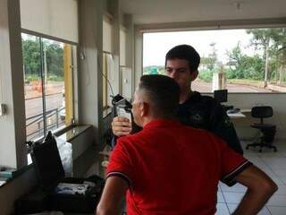 Oito pessoas foram presas por conduzir embriagadas em rodovias federais de MS (Foto: Divulgação/PRF)