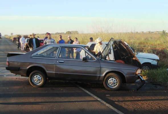  Quatro ficam feridos em acidente com carro da prefeitura de Nova Andradina