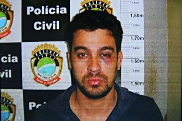 Mec&acirc;nico sai com carro de cliente, foge da PM e &eacute; preso por 5 crimes