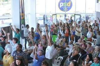 Cerca de 150 pessoas acompanham apuração de votos no comitê de Marquinhos Trad. (Foto: Alcides Neto)