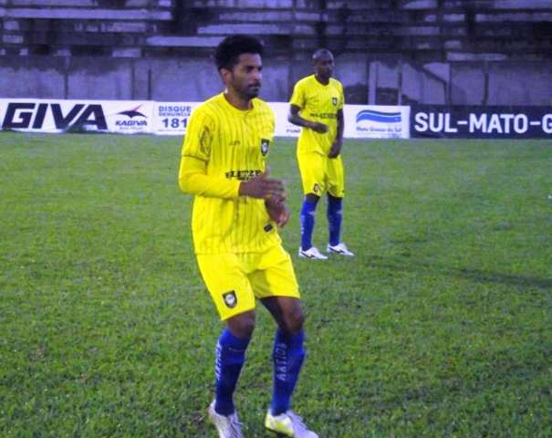 Camisa dez do time campe&atilde;o do Cene acerta com time de SP