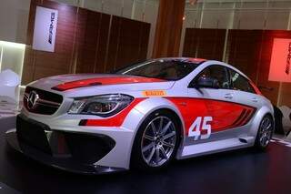 Mercedes-Benz apresenta modelo de competição 2014