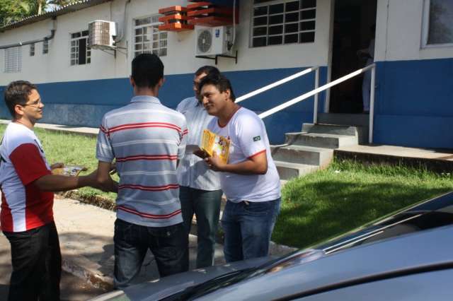 Sindicalista diz que foi agredido por seguran&ccedil;a de secret&aacute;rio em panfletagem