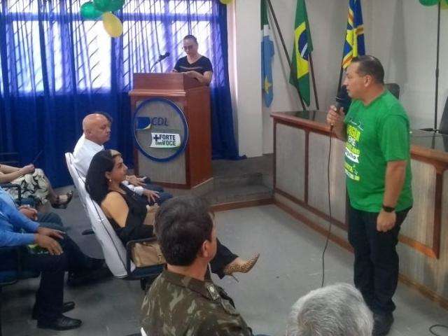 Com d&oacute;lar alto, com&eacute;rcio da Capital prega patriotismo para elevar vendas