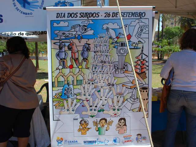  Dia Nacional do Surdo &eacute; comemorado com apresenta&ccedil;&otilde;es culturais na Pra&ccedil;a do R&aacute;dio