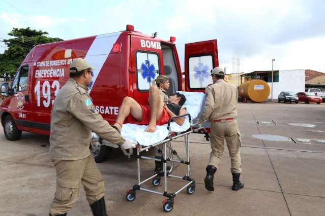 Homem esfaqueado e abandonado por ambul&acirc;ncia &eacute; operado na Santa Casa