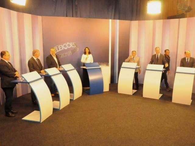 No &uacute;ltimo bloco do debate, candidatos se despedem pedindo voto no dia 7