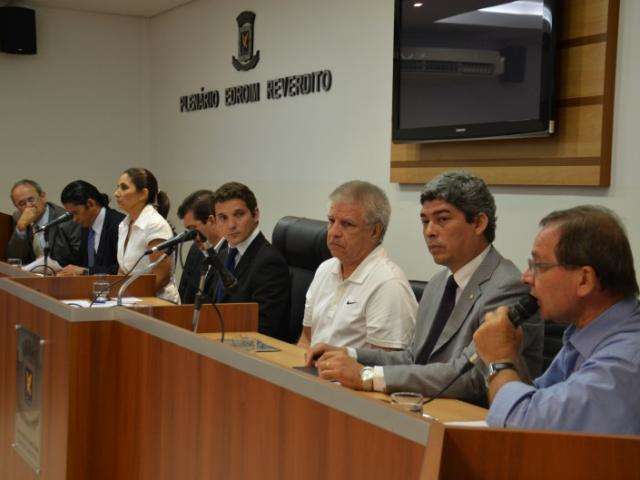 Em debate sobre escola, volta a mem&oacute;ria venda de pr&eacute;dio da UCE