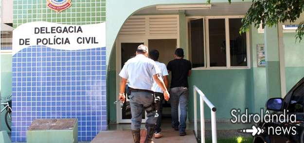 Ap&oacute;s fugirem de abordagem policial, homens s&atilde;o presos com maconha